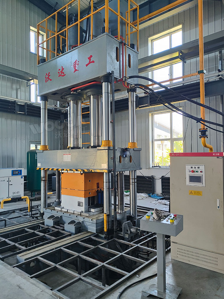 熱壓防彈頭盔成型液壓機(jī) 熱壓防彈頭盔成型液壓機(jī)