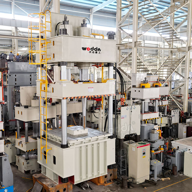 800噸液壓墊拉伸液壓機(jī)車間實物