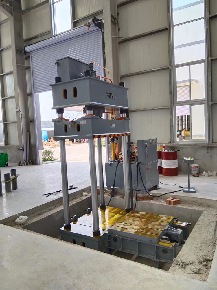 200噸三梁四柱液壓機(jī)安裝完成 200噸三梁四柱液壓機(jī)安裝完成