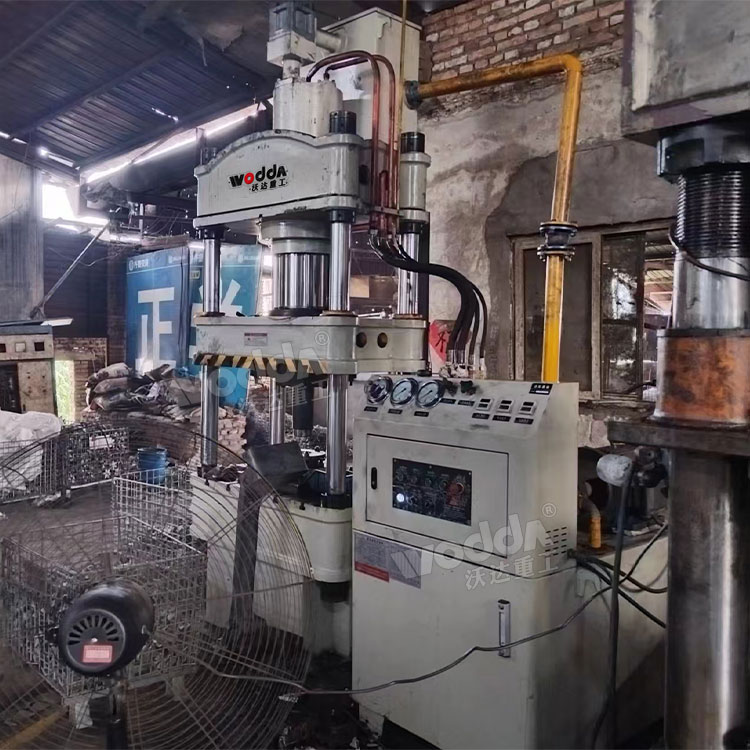 200噸四柱液壓機 200噸四柱液壓機