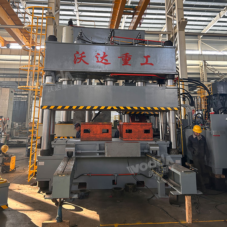 630噸三梁四柱液壓機 630噸三梁四柱液壓機