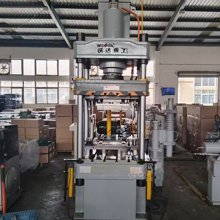 100噸三梁四柱液壓機(jī) 100噸三梁四柱液壓機(jī)