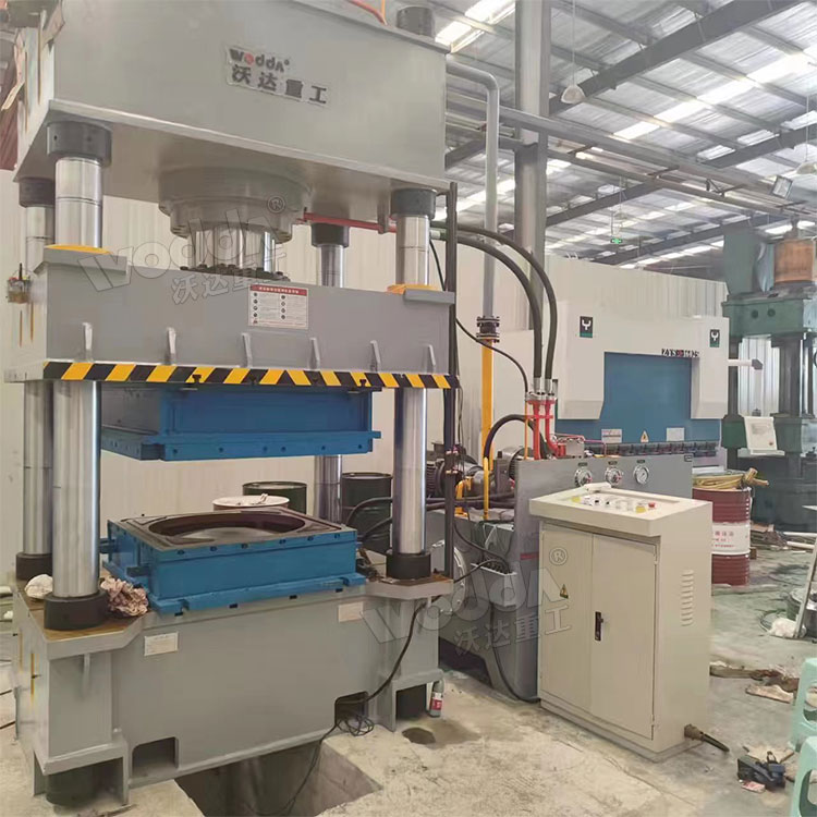 400噸三梁四柱液壓機(jī) 400噸三梁四柱液壓機(jī)