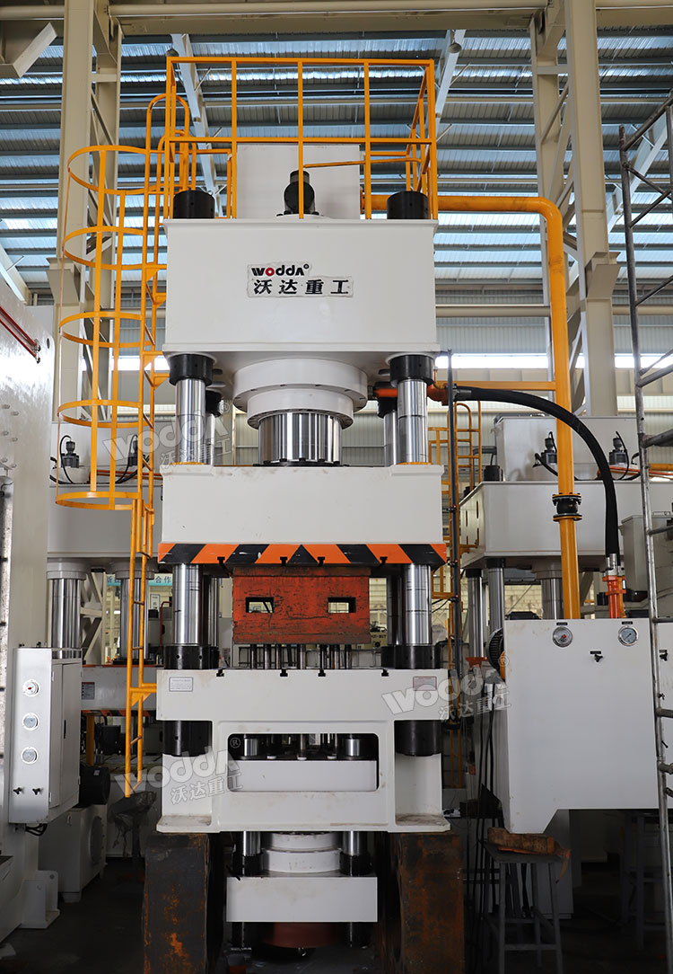 800噸不銹鋼拉伸液壓機(jī)車間實(shí)物 800噸不銹鋼拉伸液壓機(jī)車間實(shí)物