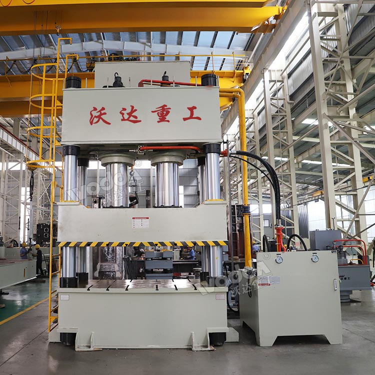 1000噸三梁四柱液壓機(jī) 1000噸三梁四柱液壓機(jī)