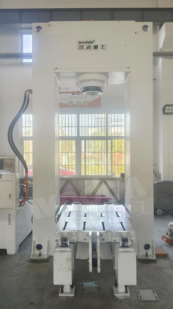 315噸龍門(mén)液壓機(jī) 315噸龍門(mén)液壓機(jī)