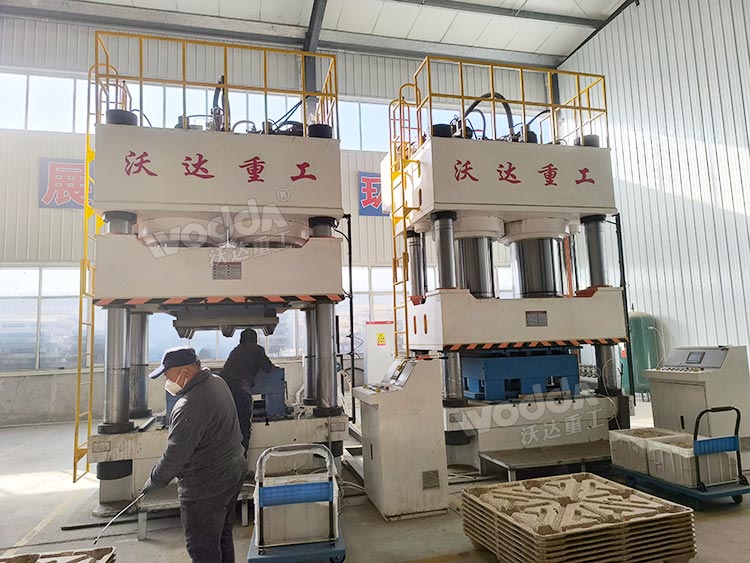 1600噸木屑托盤(pán)成型液壓機(jī)