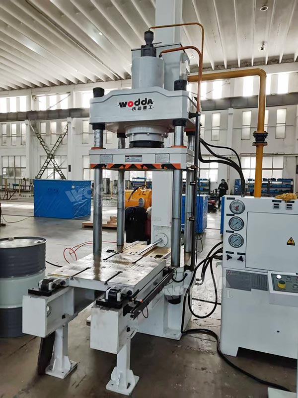 200噸四柱液壓機(jī)帶移動(dòng)工作臺(tái) 200噸四柱液壓機(jī)帶移動(dòng)工作臺(tái)