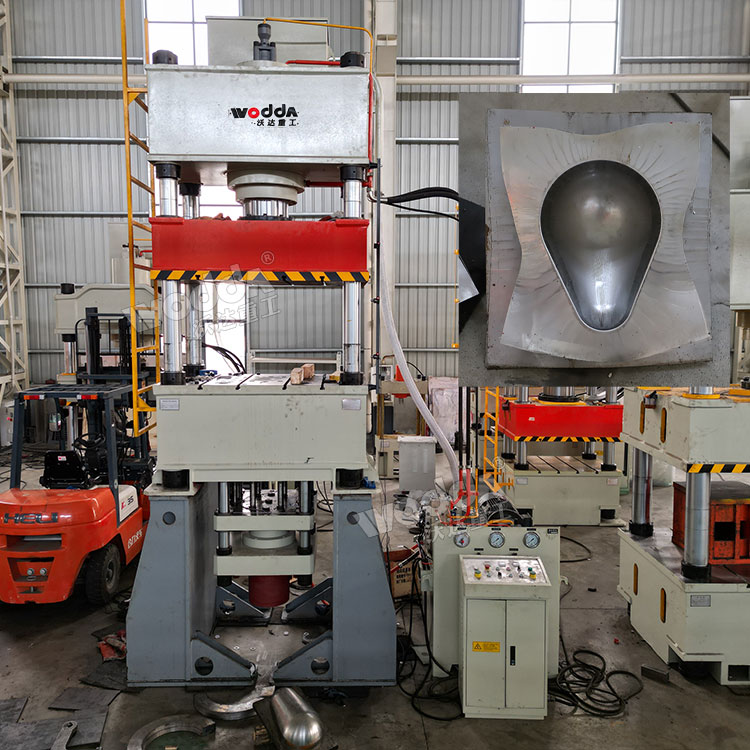 315噸不銹鋼蹲便器拉伸液壓機 315噸不銹鋼蹲便器拉伸液壓機