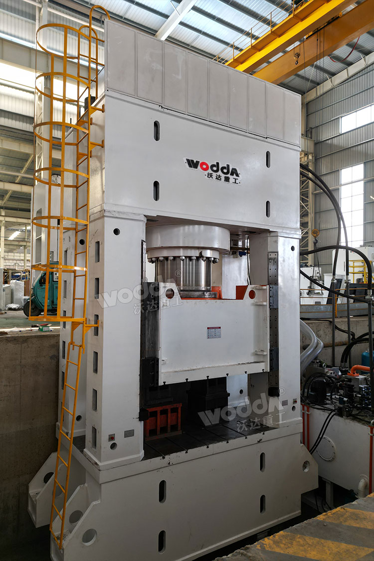 2500噸框架式鍛造液壓機(jī)(法蘭) 2500噸框架式鍛造液壓機(jī)(法蘭)