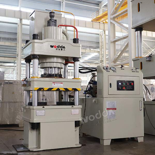 200噸四柱液壓機車間實物 200噸四柱液壓機車間實物