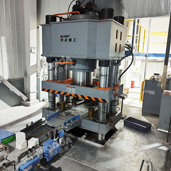 800噸四柱液壓機 800噸四柱液壓機