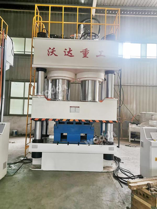 1800噸木屑托盤(pán)成型液壓機(jī)現(xiàn)場(chǎng) 1800噸木屑托盤(pán)成型液壓機(jī)現(xiàn)場(chǎng)