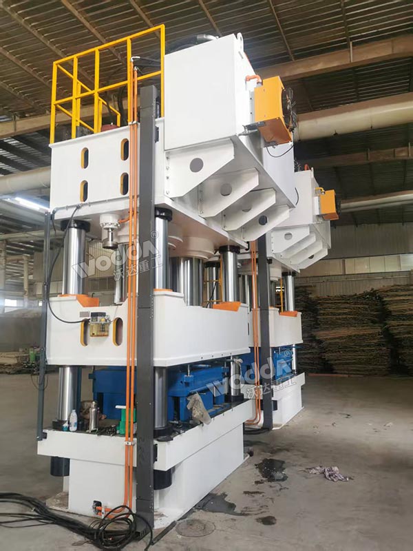 兩臺(tái)木屑托盤(pán)成型液壓機(jī)安裝完成 兩臺(tái)木屑托盤(pán)成型液壓機(jī)安裝完成