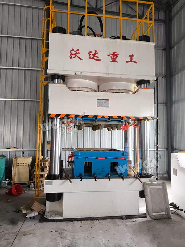 1600噸塑料托盤成型液壓機