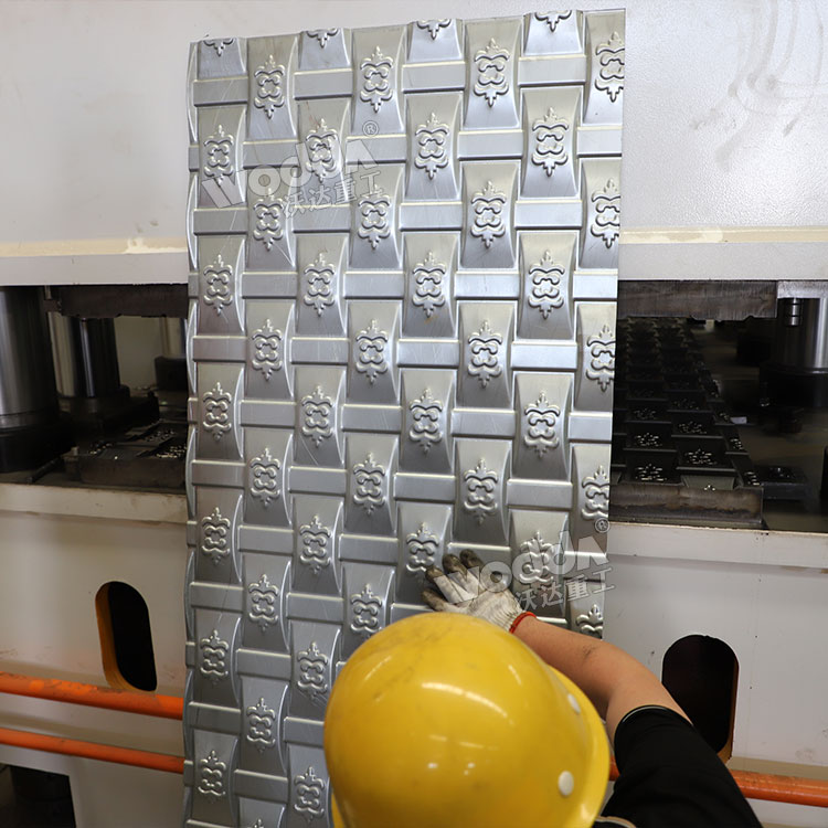 門(mén)板門(mén)面壓花 門(mén)板門(mén)面壓花