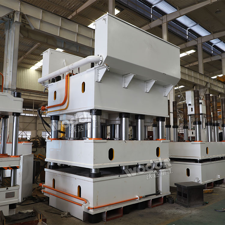 3600噸鋼木門(mén)壓花機(jī) 3600噸鋼木門(mén)壓花機(jī)