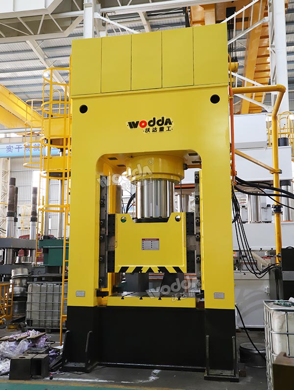 1000噸框架式液壓機(jī).jpg 1000噸框架式液壓機(jī).jpg