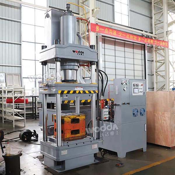 200噸四柱液壓機(加熱板) 200噸四柱液壓機(加熱板)