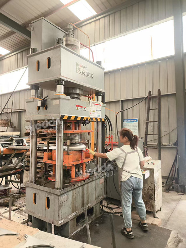 200噸四柱液壓機