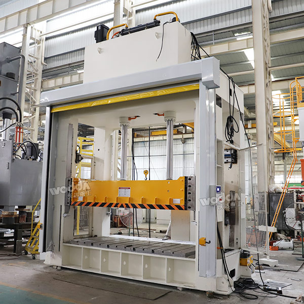 100噸汽車內(nèi)飾件成型液壓機