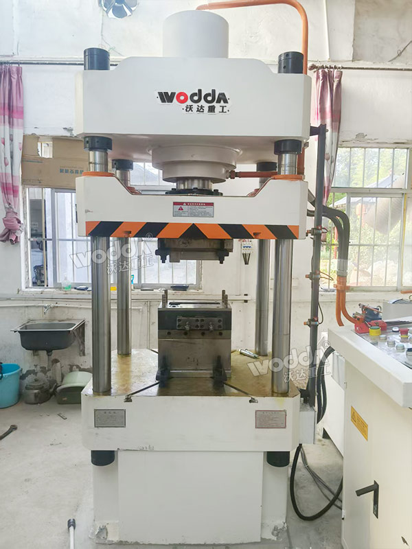 160噸鐵路高溫絕緣配件模壓液壓機