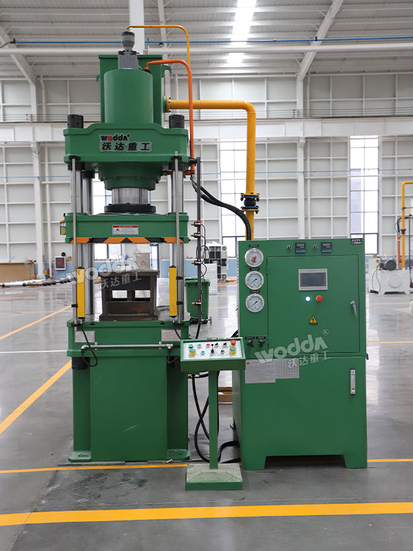 200噸四柱液壓機車間實物