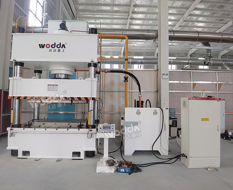 630噸波紋板成型液壓機現(xiàn)場