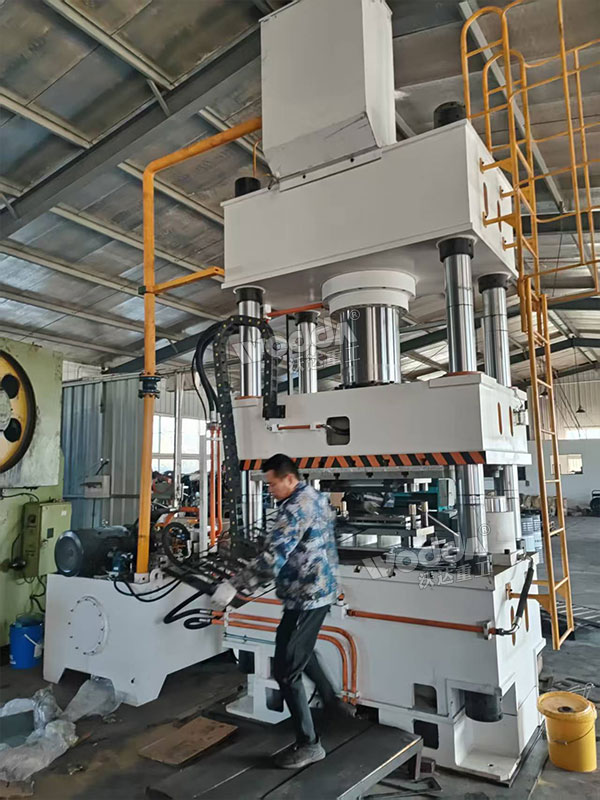 500噸四柱液壓機現(xiàn)場