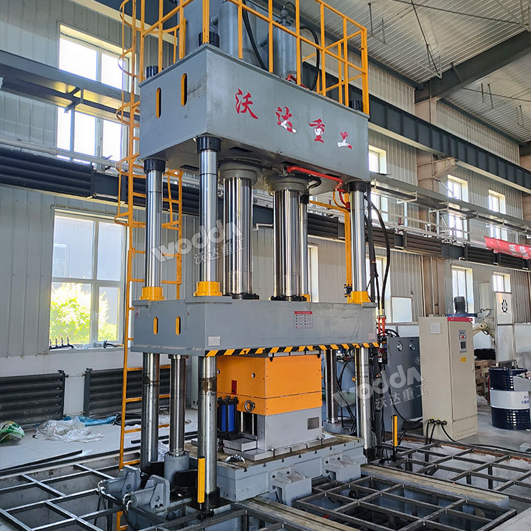 防彈頭盔成型液壓機(jī)（500噸四柱液壓機(jī)）