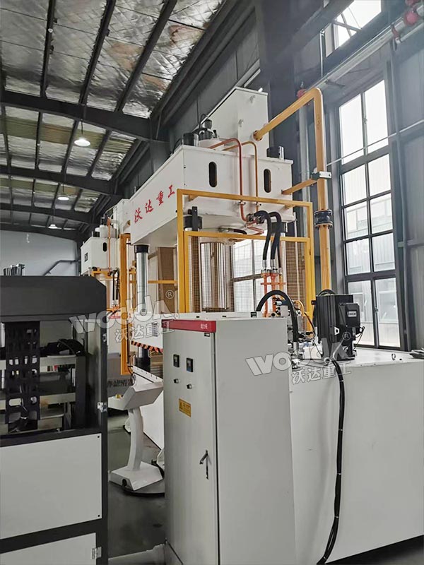 500噸四柱液壓機現(xiàn)場
