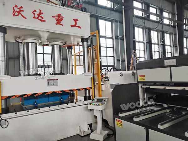 500噸四柱液壓機現場 500噸四柱液壓機現場