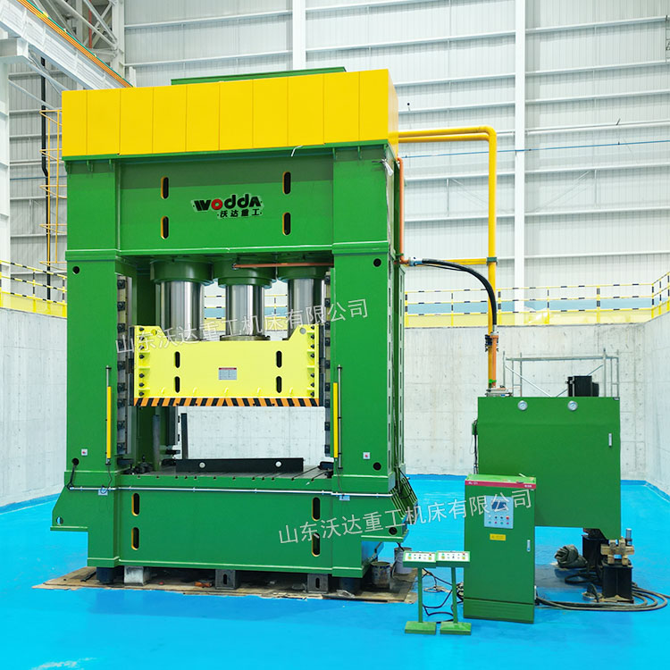 3000噸框架式液壓機(jī).jpg 3000噸框架式液壓機(jī).jpg