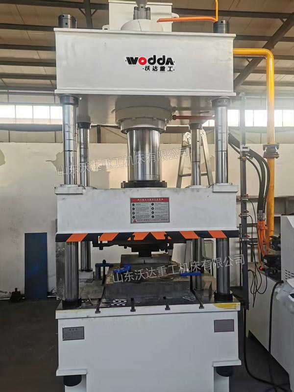 200噸四柱液壓機安裝完成