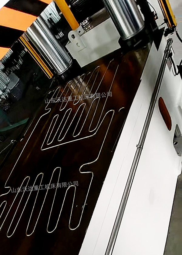 500噸四柱液壓機(jī)壓冷凝管