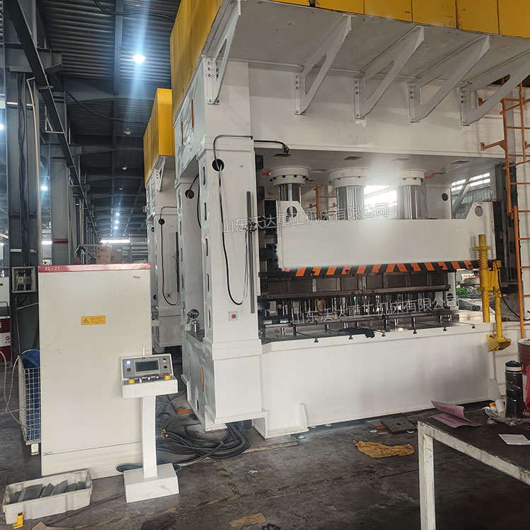 630噸框架式液壓機現(xiàn)場試機 630噸框架式液壓機現(xiàn)場試機