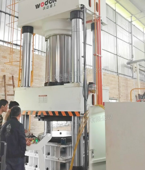 1200噸四柱液壓機(jī)模壓塑料水缸缸蓋