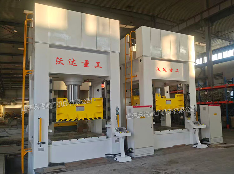 500噸框架式液壓機調(diào)試完成