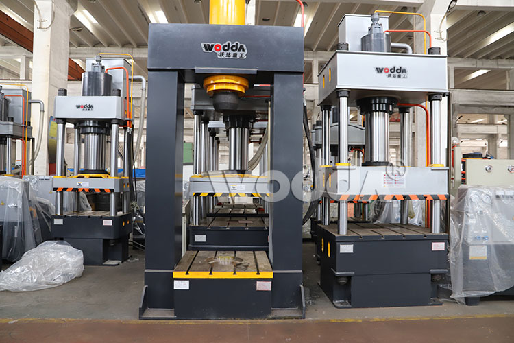 300噸龍門液壓機車間實物 300噸龍門液壓機車間實物