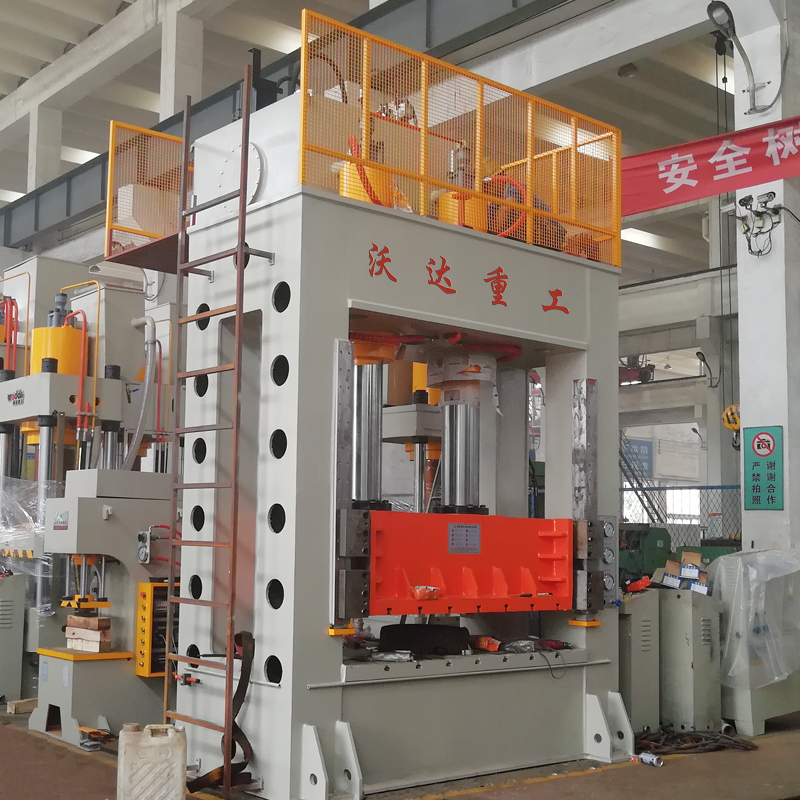 630噸框架式液壓機(jī) 630噸框架式液壓機(jī)