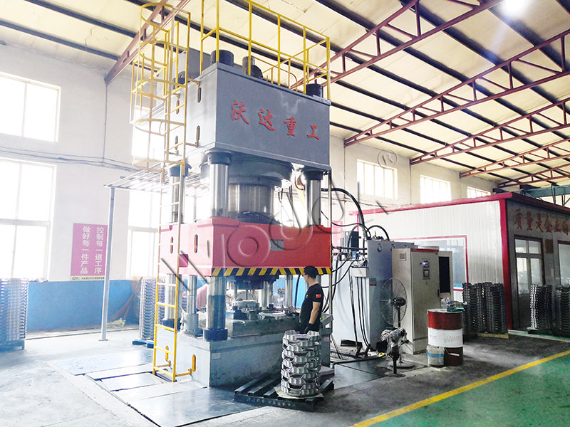 2000噸汽車(chē)配件成型液壓機(jī) 2000噸汽車(chē)配件成型液壓機(jī)