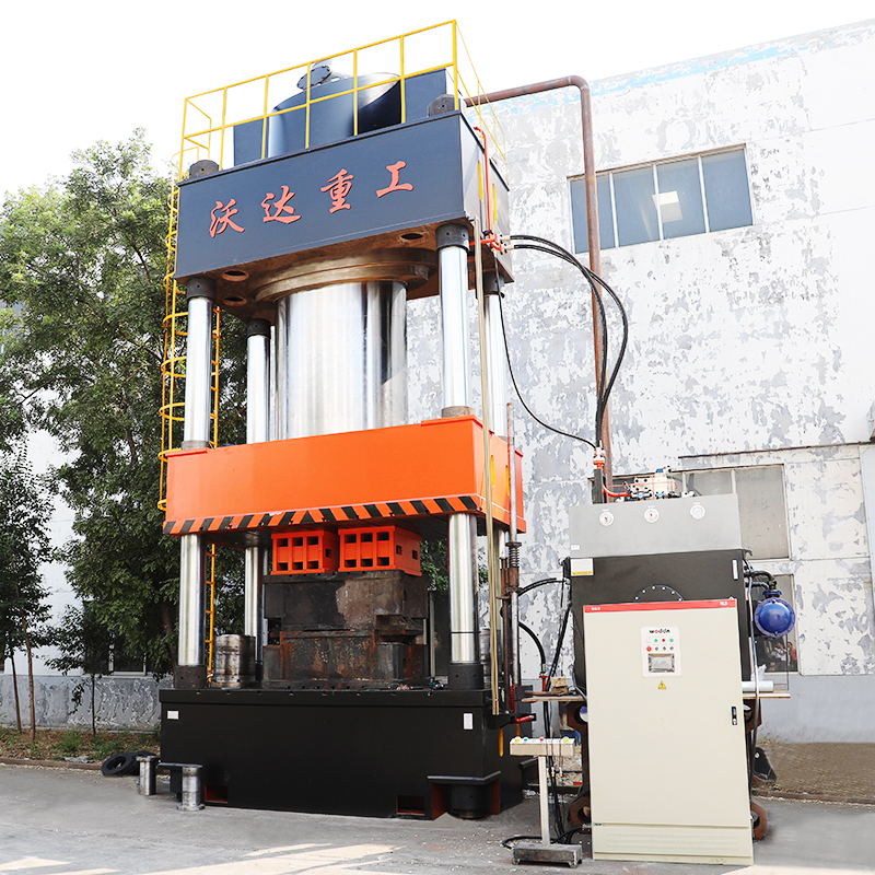 1600噸石墨電極壓制成型四柱液壓機(jī)生產(chǎn)廠家 1600噸石墨電極壓制成型四柱液壓機(jī)生產(chǎn)廠家