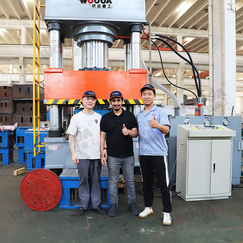 樹脂井蓋成型液壓機(jī) 樹脂井蓋成型液壓機(jī)